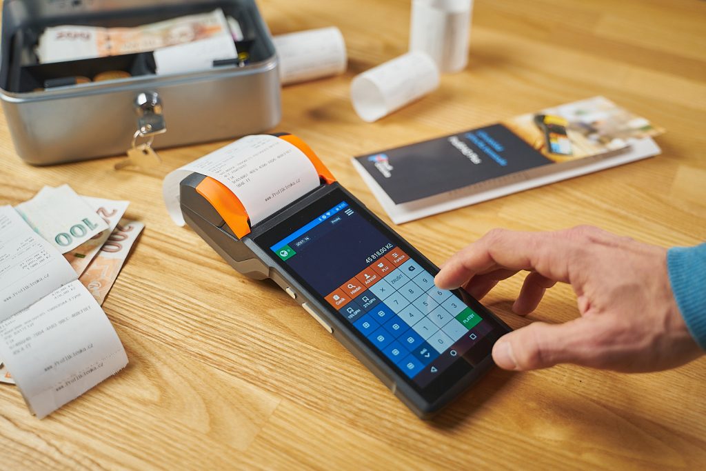 Covid-19: informace pro podnikatele ze všech 4 vln EET | Money Blog